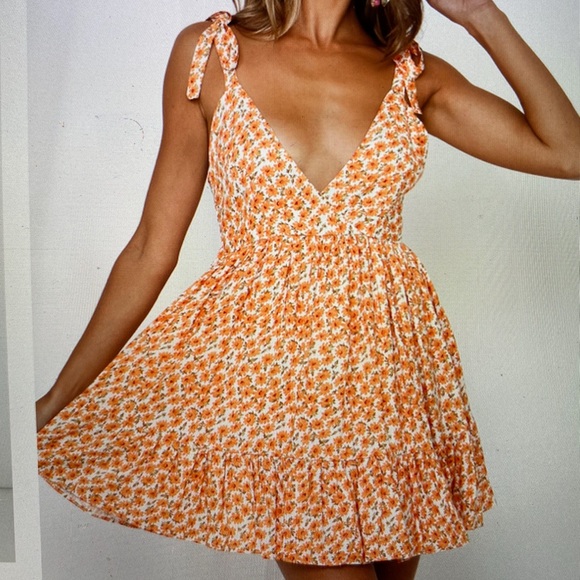 Hello Molly Dresses & Skirts - NWT: Orange and White adjustable baby doll dress